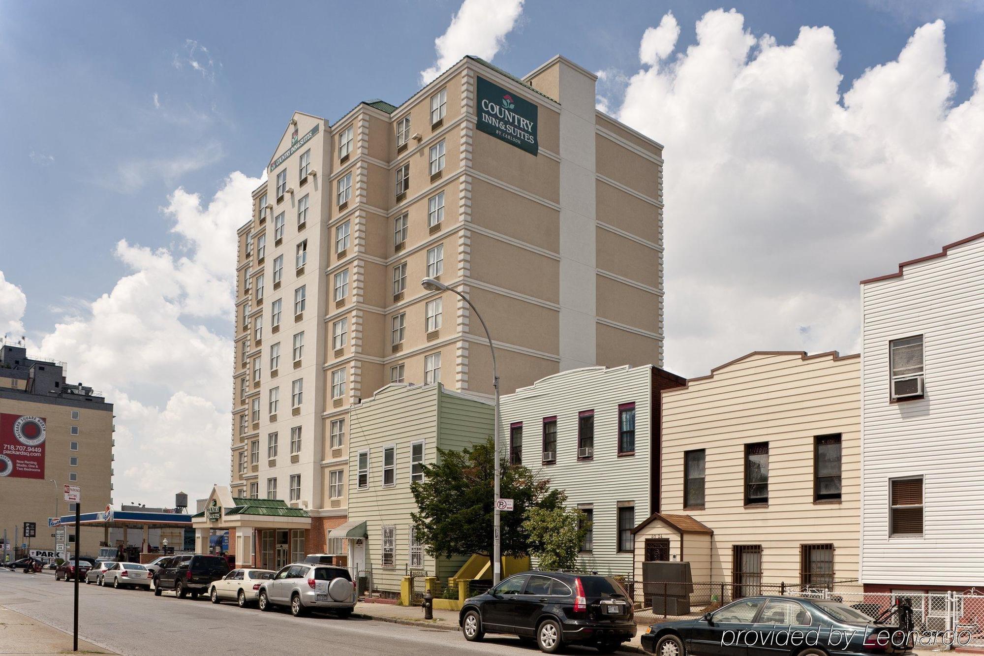 Queens County Inn And Suites New York Exterior photo